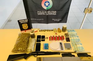 [VÍDEO] Armas, drogas e dinheiro apreendidos em Araranguá