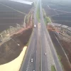 Alteração de fluxo na BR-101 para instalação de vigas do novo viaduto em Maracajá