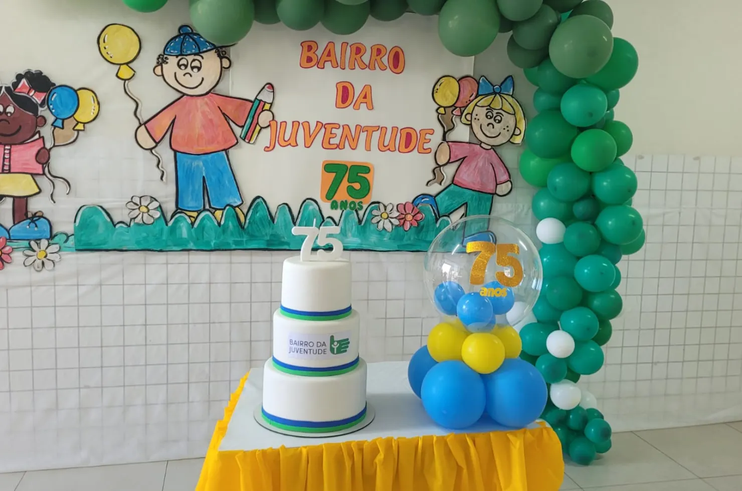 Bolo em comemoração aos 75 anos do Bairro da Juventude