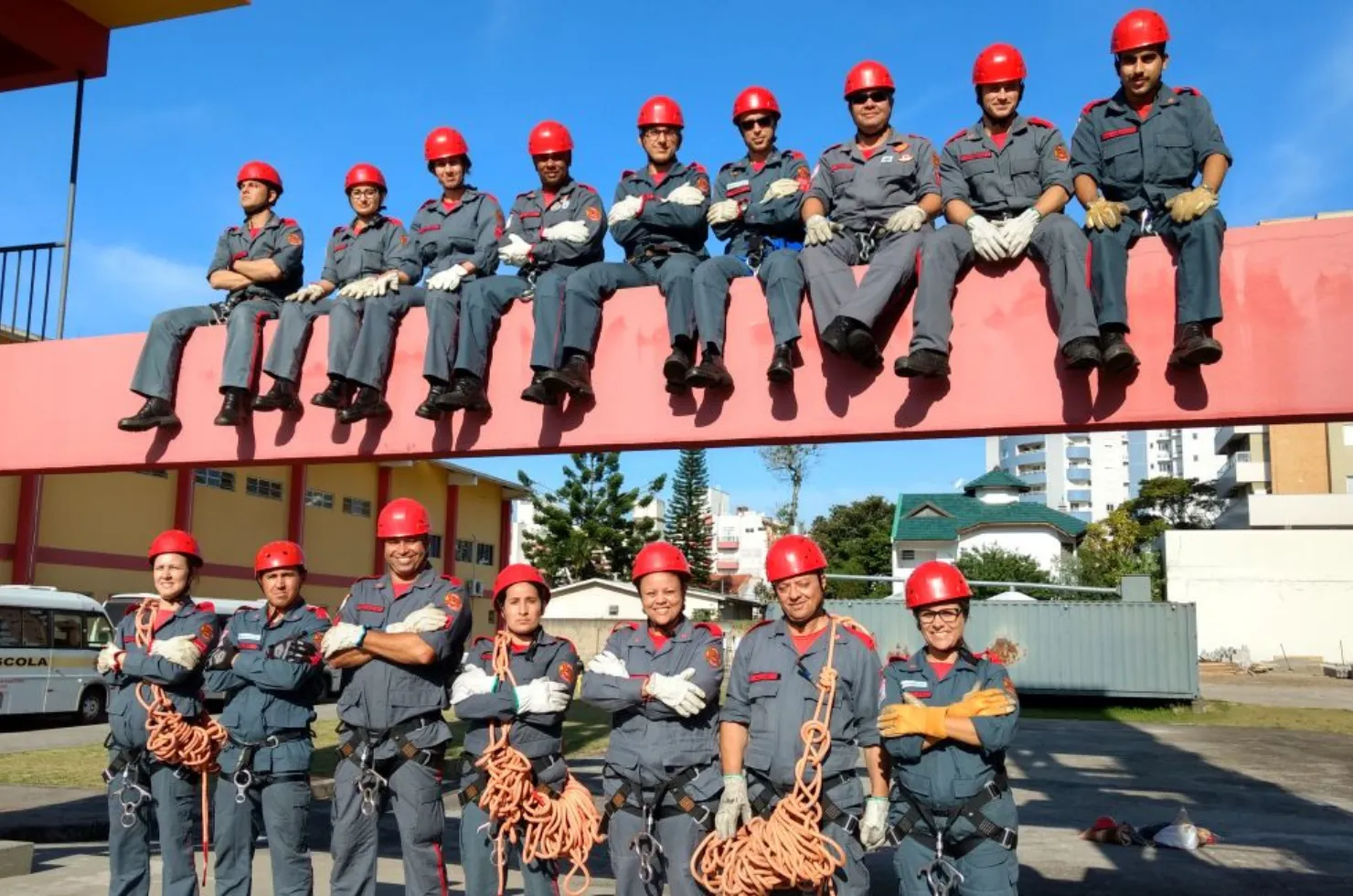 Trabalho dos bombeiros comunitários em Santa Catarina