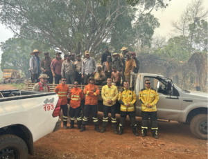 Bombeiros catarinenses resgatam grupo de brigadistas no Mato Grosso