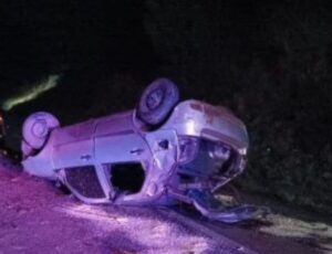 Capotamento mata adolescente e deixa feridos em Caçador