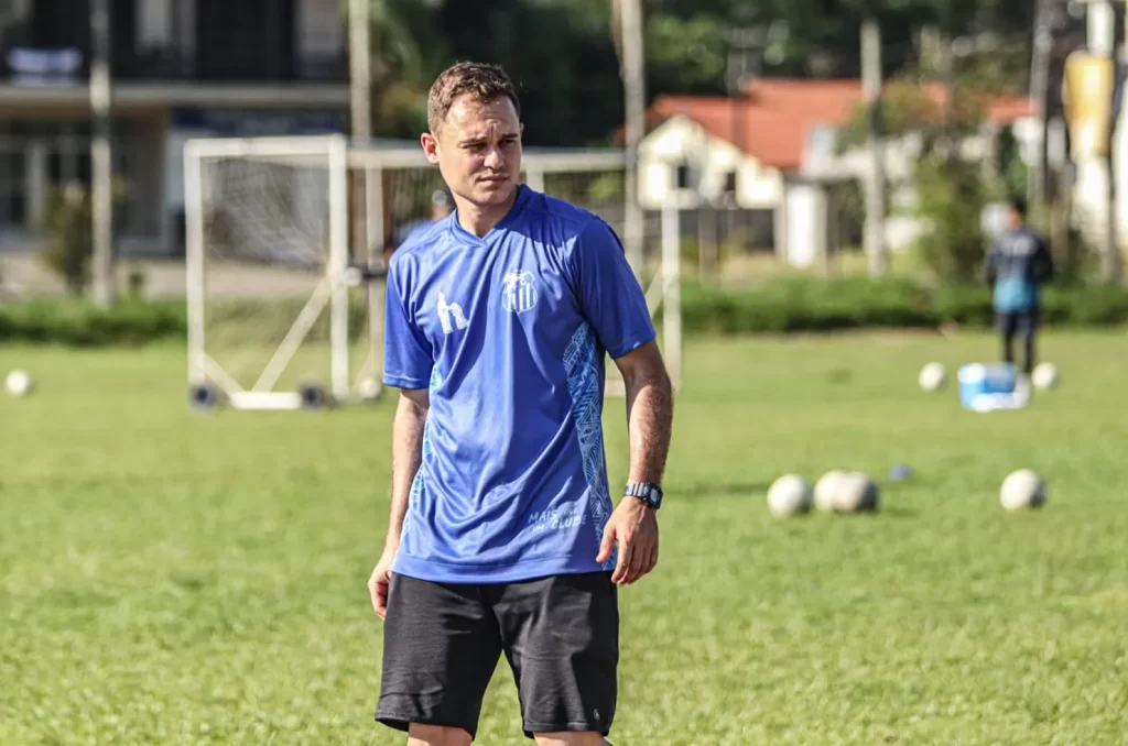 Treino do Caravaggio Futebol Clube no campo em frente ao Santuário Nossa Senhora de Caravaggio