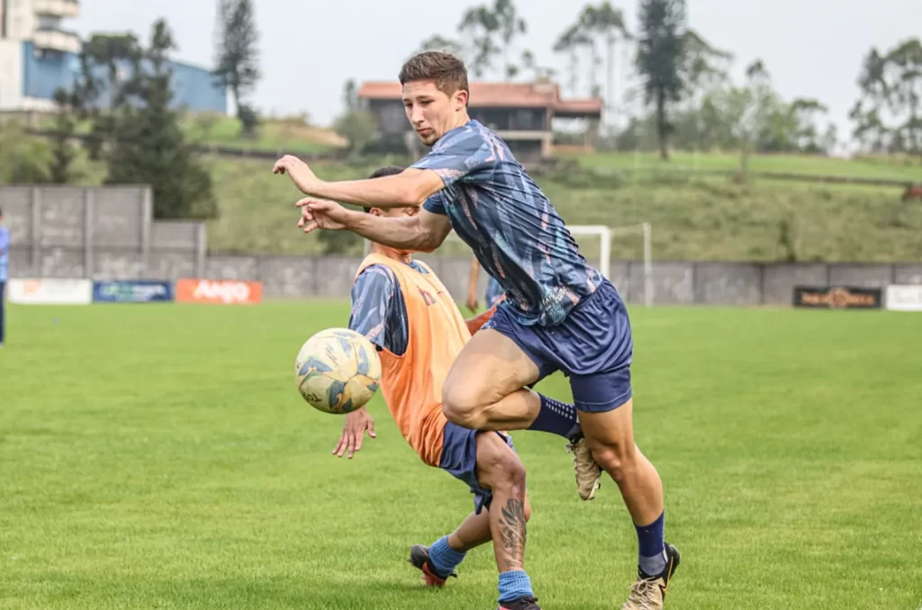Treino do Caravaggio no Estádio da Montanha em preparação para o confronto com o Metropolitano pela Copa Santa Catarina Sub-21