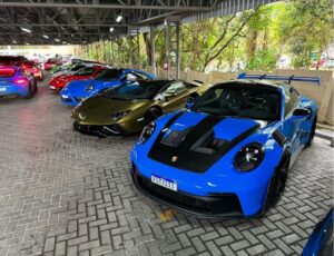 Carros milionários pararam a BR 470 nesta sexta-feira