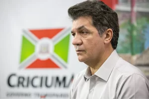 “Já não existe qualquer empecilho”, diz advogado sobre Salvaro retornar ao cargo