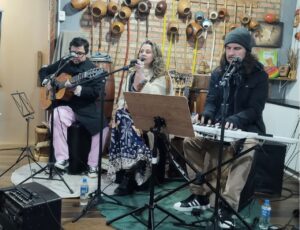 Coletivo Da Cor do Canto desembarca em Florianópolis