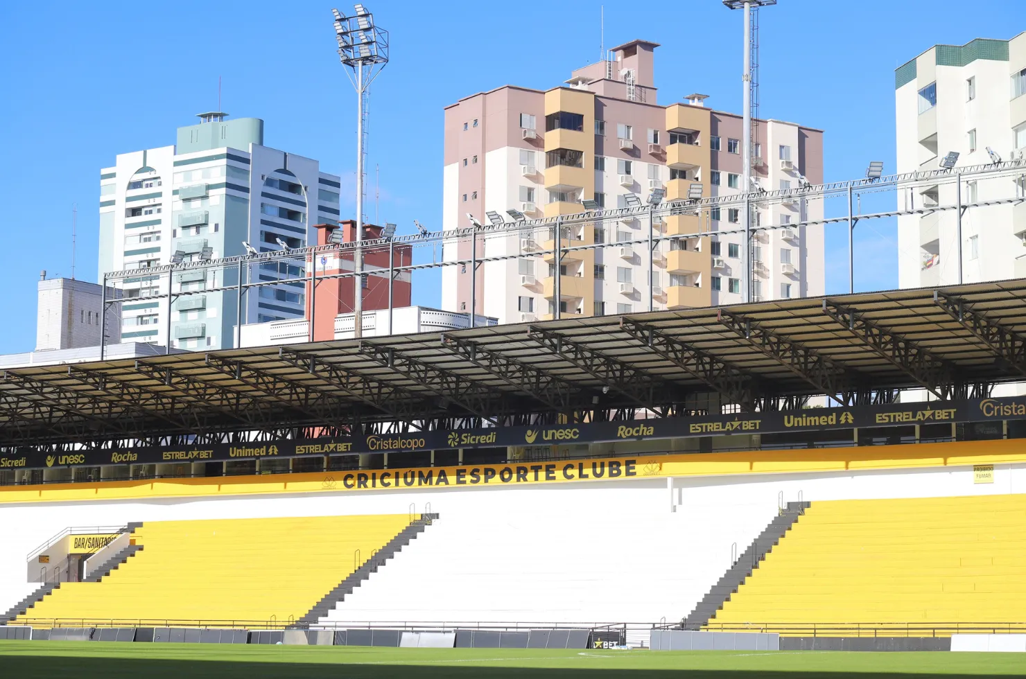 Estádio Heriberto Hülse, que será palco de Criciúma x Athletico Paranaense, que terá ingressos à venda