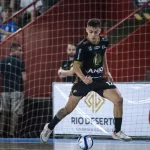 Imagem de um jogador do Criciúma Futsal, durante partida