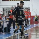 Imagem de um jogador do Criciúma Futsal, durante partida