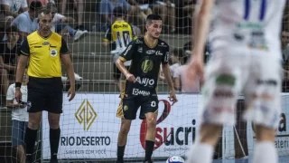 Imagem de um jogador do Criciúma Futsal, durante partida