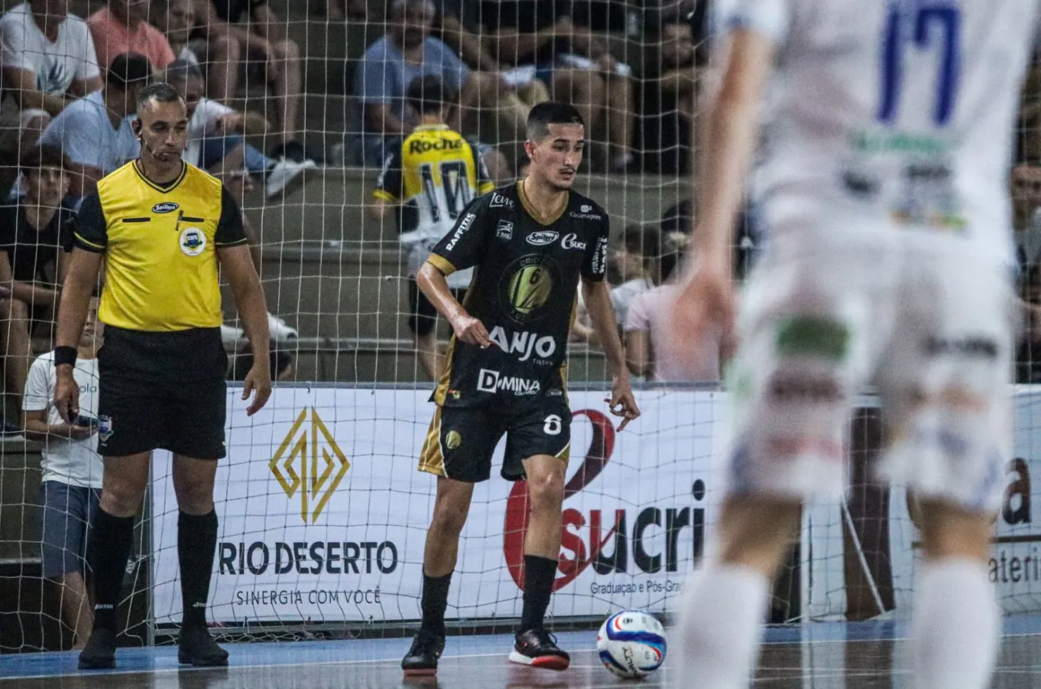 Imagem de um jogador do Criciúma Futsal, durante partida