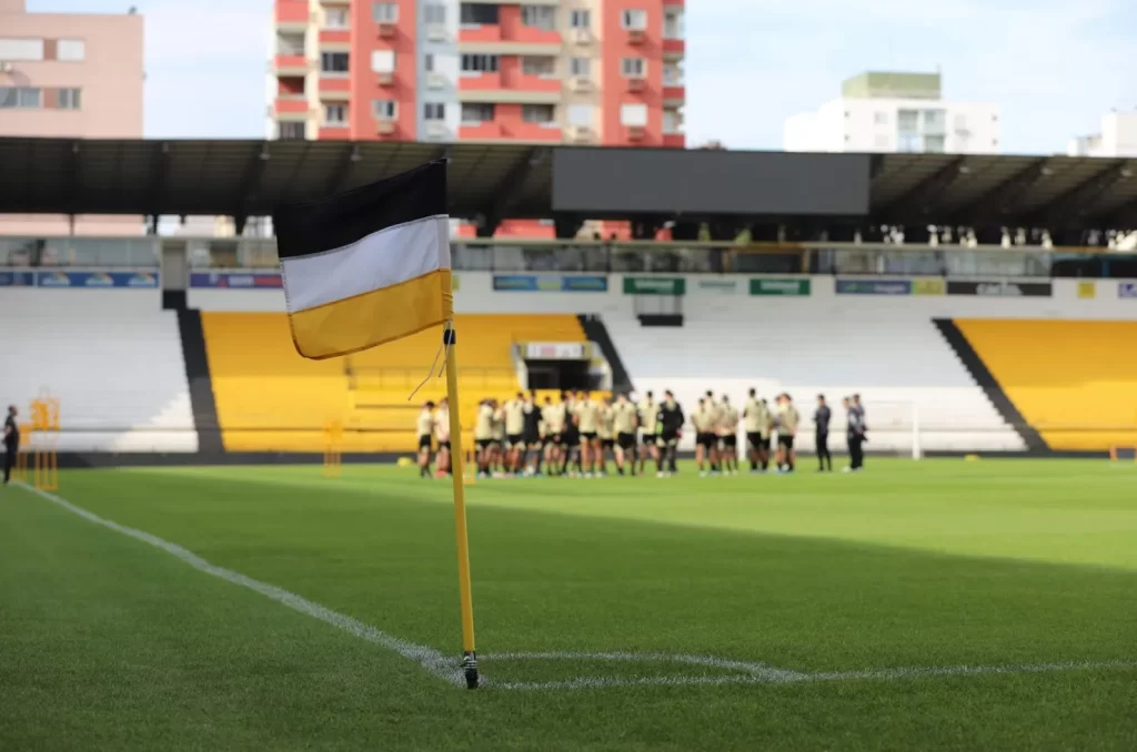 Criciúma realiza treino tático para enfrentar Athletico Paranaense na Série A