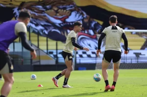 Criciúma faz treino tático no Majestoso para enfrentar o Athletico