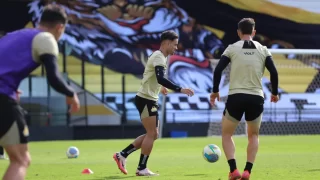 Criciúma realiza treino tático para enfrentar Athletico Paranaense na Série A