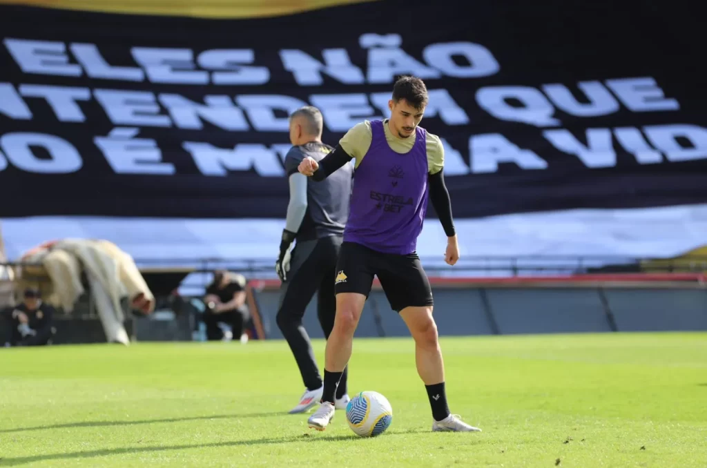 Criciúma realiza treino tático para enfrentar Athletico Paranaense na Série A