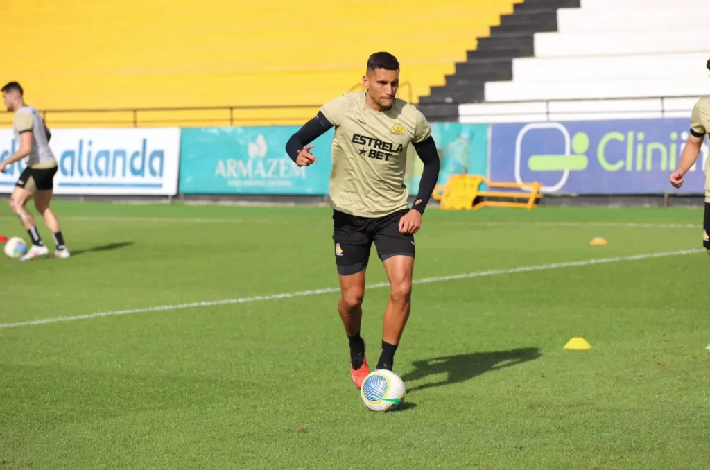 Criciúma realiza treino tático para enfrentar Athletico Paranaense na Série A