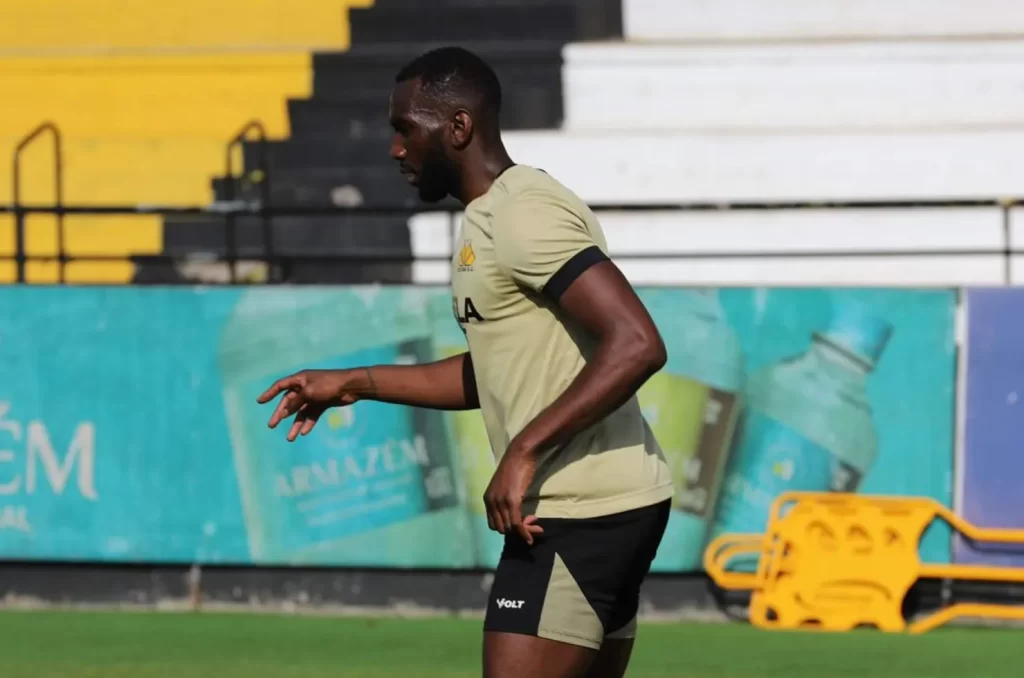 Criciúma realiza treino tático para enfrentar Athletico Paranaense na Série A