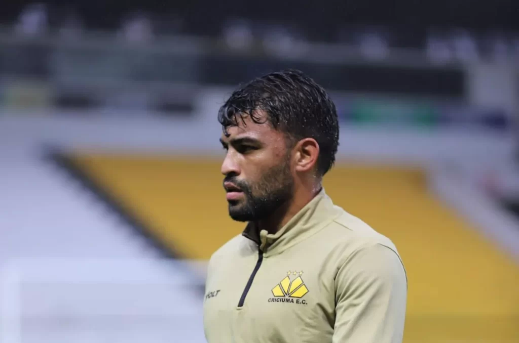 Treino do Criciúma no Estádio Heriberto Hülse com foco na partida contra o Palmeiras pela Série A do Campeonato Brasileiro