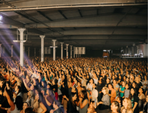 Criciúma recebe mais de 10 mil mulheres em evento evangélico