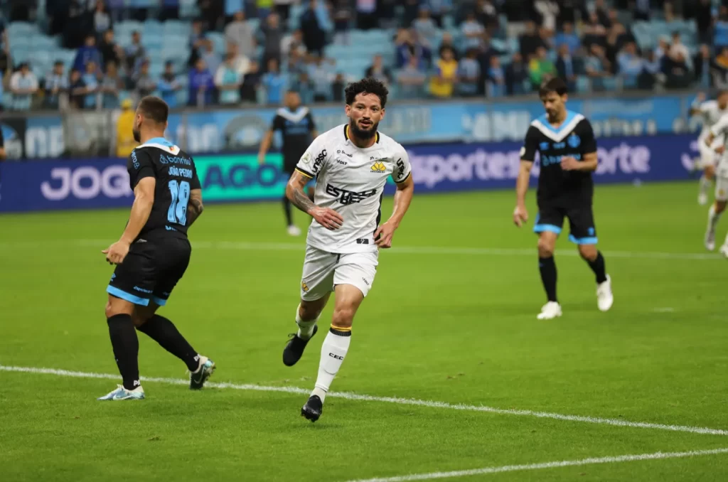 Criciúma vence o Grêmio na Arena e se afasta da zona de rebaixamento