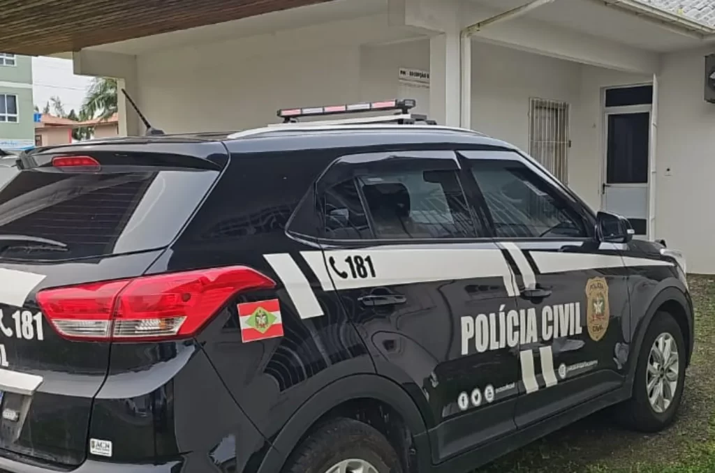 Delegado Juliano Baesso coordena operações policiais em Balneário Arroio do Silva, focadas no combate a furtos, tráfico de drogas e crimes sexuais