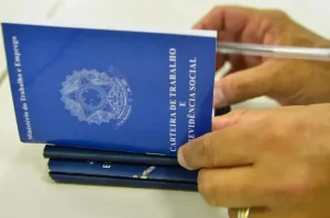 Desemprego cai para 6,6% no trimestre: afirma IBGE