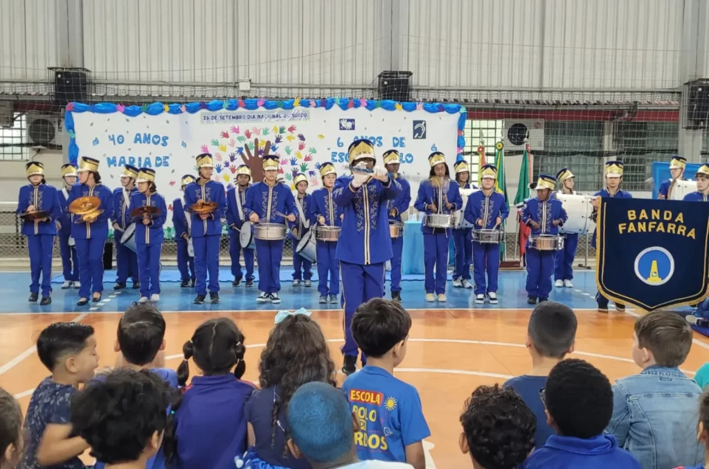 Alunos e professores participam das comemorações do Dia Nacional do Surdo na Escola Professora Maria de Lourdes Carneiro, em Criciúma