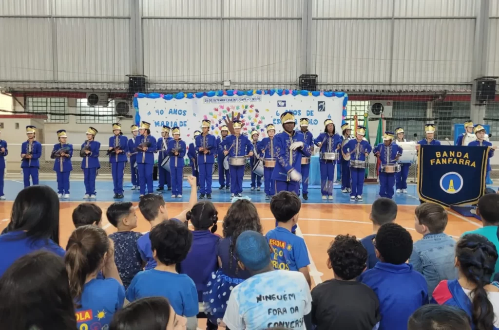 Alunos e professores participam das comemorações do Dia Nacional do Surdo na Escola Professora Maria de Lourdes Carneiro, em Criciúma