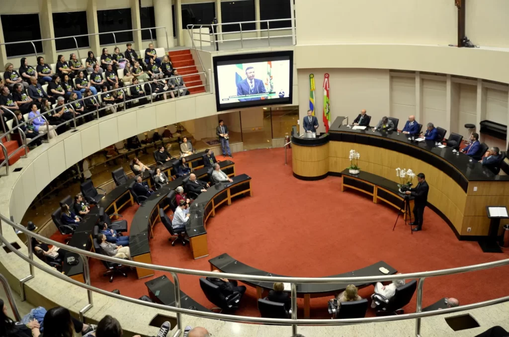 Sessão solene na Alesc em comemoração aos 50 anos da Fundação Educacional Barriga Verde (Febave), com a presença de professores, estudantes e colaboradores de Orleans