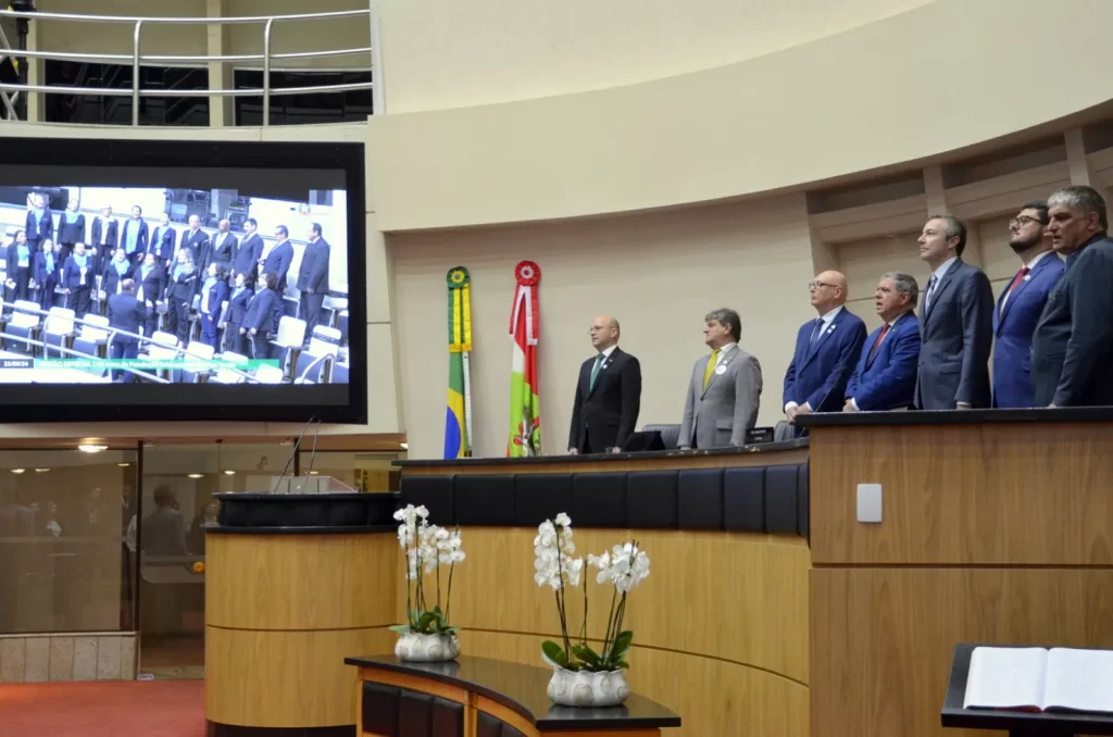 Sessão solene na Alesc em comemoração aos 50 anos da Fundação Educacional Barriga Verde (Febave), com a presença de professores, estudantes e colaboradores de Orleans
