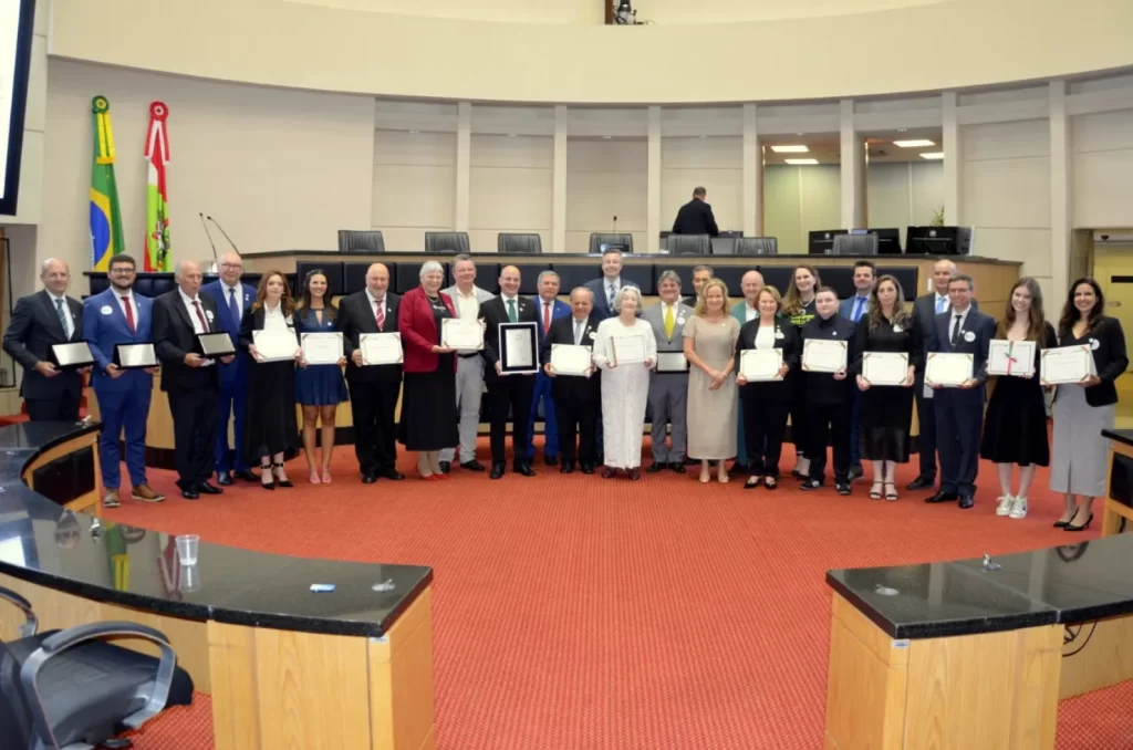 Sessão solene na Alesc em comemoração aos 50 anos da Fundação Educacional Barriga Verde (Febave), com a presença de professores, estudantes e colaboradores de Orleans