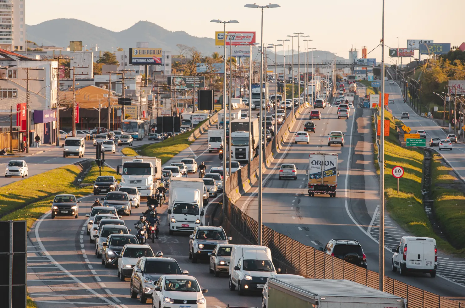 Imagem da rodovia BR-101 em Santa Catarina, que terá um estudo sobre seu contrato de concessão apresentado pela Fiesc