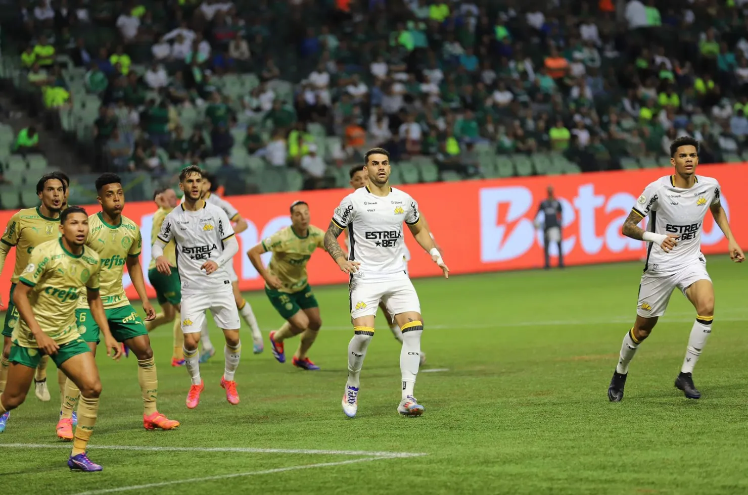 Felipe Vizeu fala sobre seu retorno aos gramados e expectativa para o jogo do Criciúma contra o Athletico Paranaense