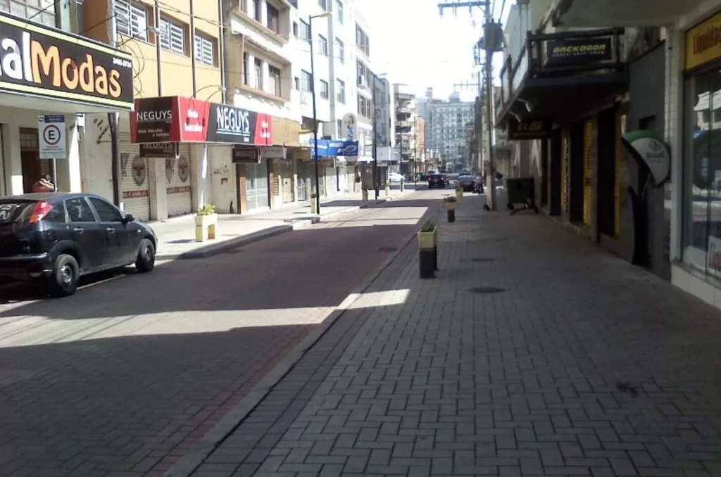 Furto de celular termina em briga e acusações em Criciúma