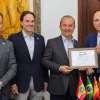 Governador Jorginho Mello nomeando Josep Miquel Piqué Huerta como embaixador honorário de Santa Catarina na Catalunha