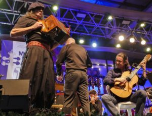 Hoje tem Renato Borghetti no Festival de Música de Itajaí