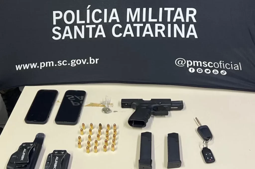 Material apreendido durante operação em Içara
