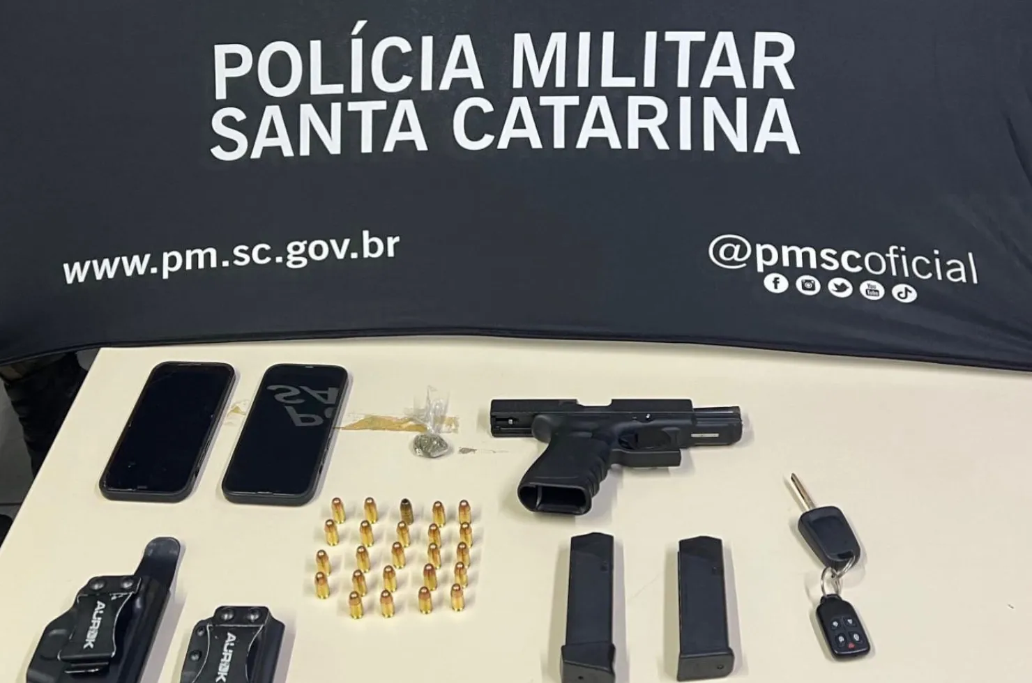 Material apreendido durante operação em Içara