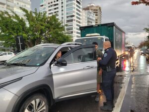 Veículos acabam se envolvendo em colisão em Florianópolis