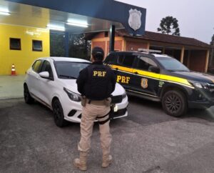 PRF recupera carro roubado com placas clonadas na BR-282