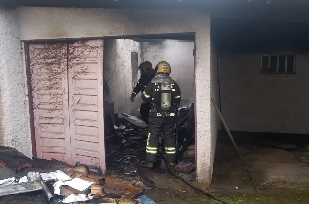 Incêndio em depósito de loja em Içara