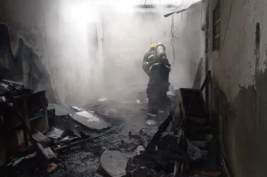 Incêndio atinge depósito de loja em Içara