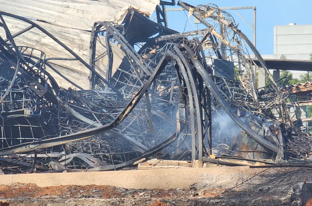 Destruição pós-incêndio em Criciúma, no Bairro Nossa Senhora da Salete