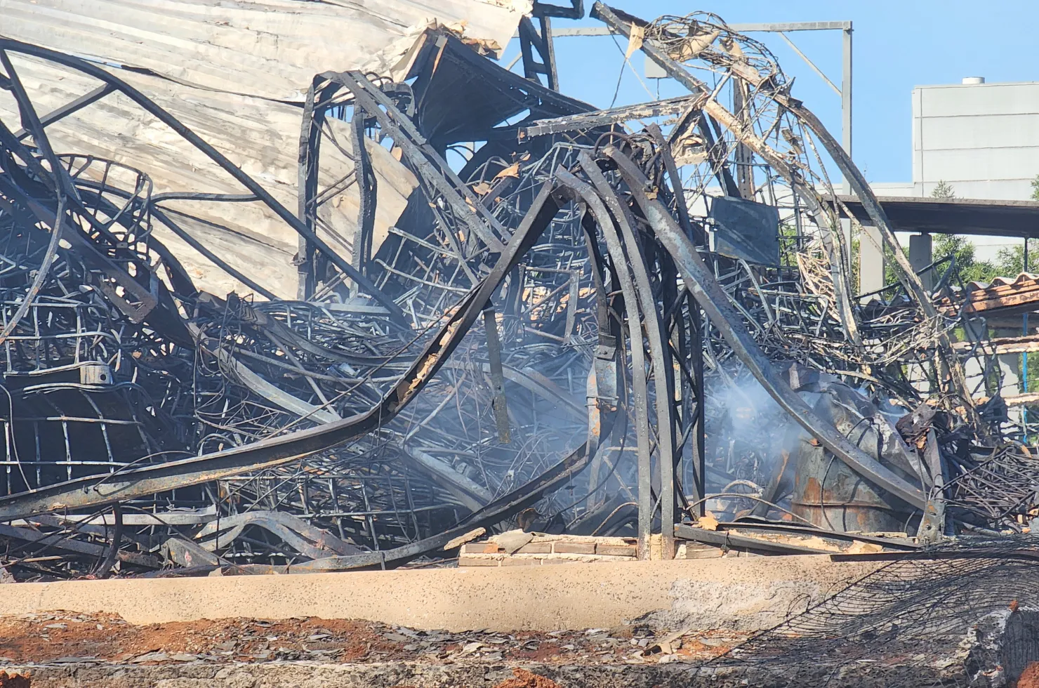 Destruição pós-incêndio em Criciúma, no Bairro Nossa Senhora da Salete