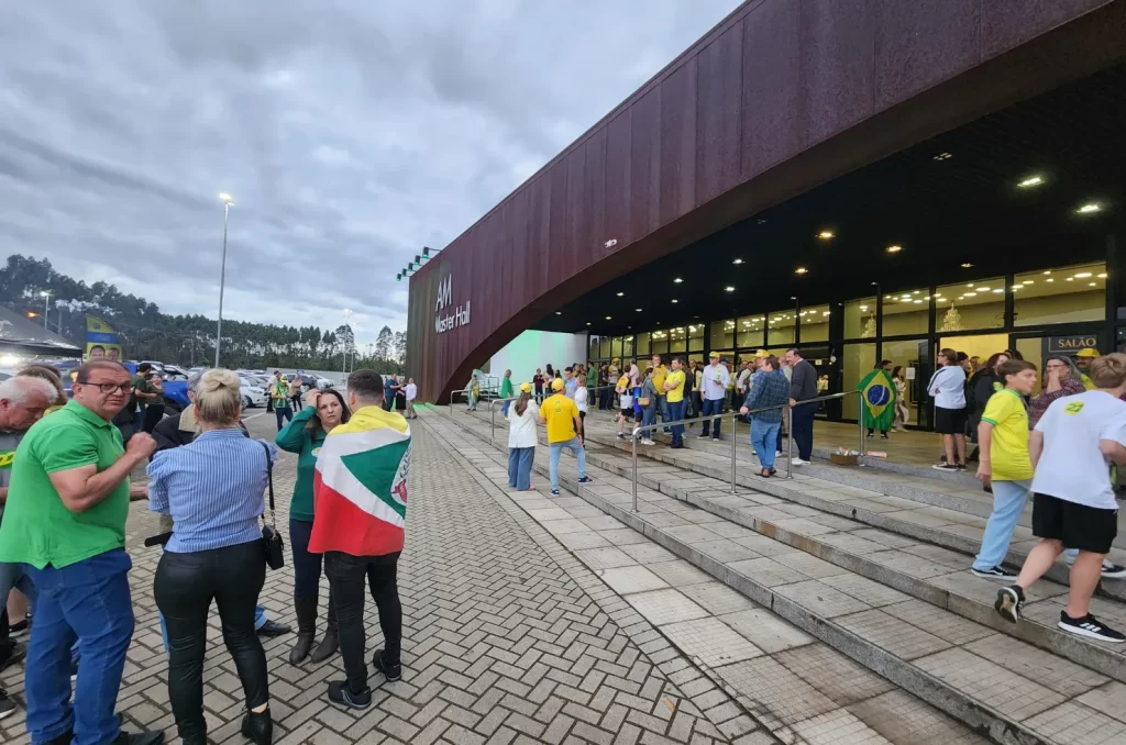 Jair Bolsonaro participa de comício de Ricardo Guidi em Criciúma, com a presença de lideranças do Partido Liberal