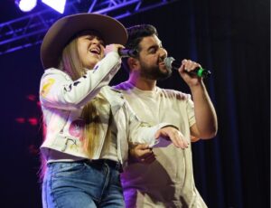 Julia e Mateus brilham no Santa Catarina Canta 