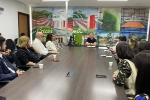Lojistas de Criciúma discutem Natal com prefeito em exercício