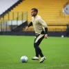 Miguel Trauco durante treino do Criciúma Esporte Clube