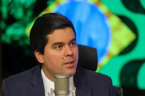 Ministro do Esporte vê benefícios das apostas e quer fiscalizar
